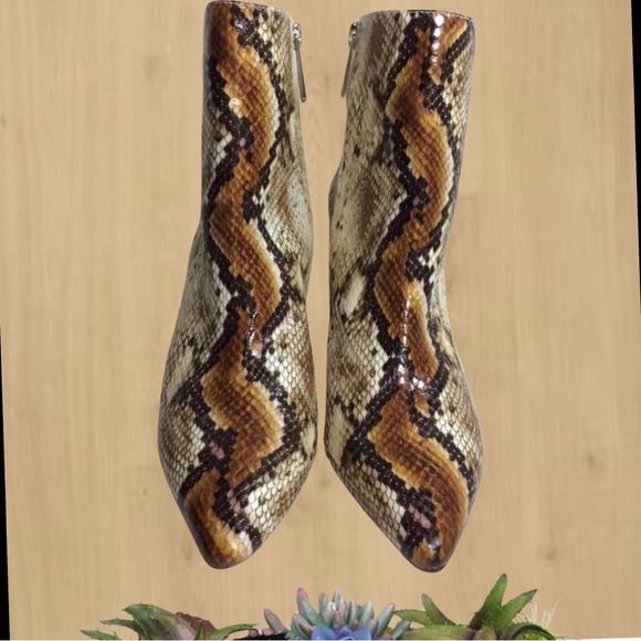 SIZE 9.5 Charles by Charles David Cream & Brown Snakeskin Bootie - Picture 3 of 5